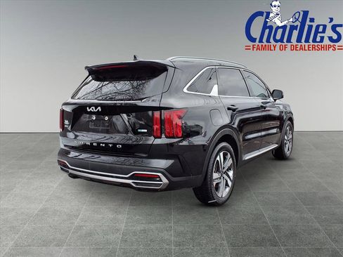 Used 2022 Kia Sorento SX w/ Panoramic Sunroof Package image 4