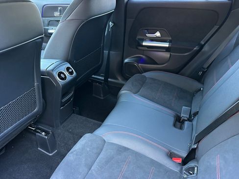 Used 2025 Mercedes-Benz GLA 250 image 26