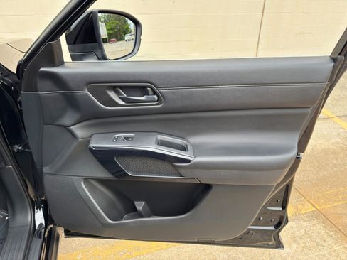Used 2024 Nissan Pathfinder SV FWD image 38