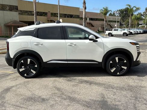 New 2026 Nissan Kicks SR FWD image 2