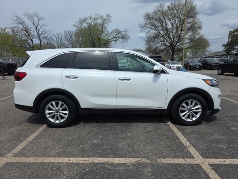 Used 2019 Kia Sorento LX image 4