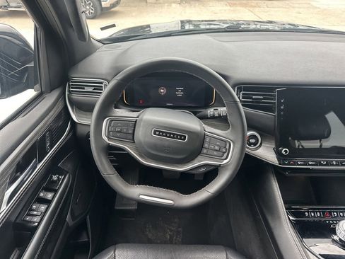 Used 2024 Jeep Wagoneer L Series II RWD image 10
