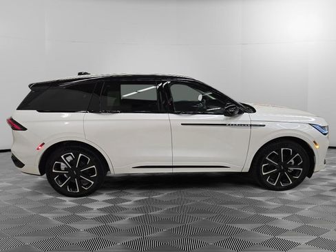 New 2026 Lincoln Nautilus Reserve image 7