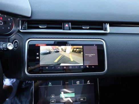 Used 2020 Land Rover Range Rover Velar R-Dynamic S image 32