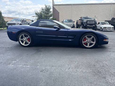 Used 2004 Chevrolet Corvette Convertible w/ Preferred Equipment Group RWD image 8
