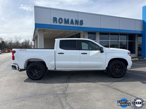 Used 2023 Chevrolet Silverado 1500 Custom image 2