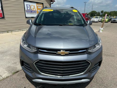 Used 2019 Chevrolet Trax LT w/ LT Convenience Package AWD/4WD image 2