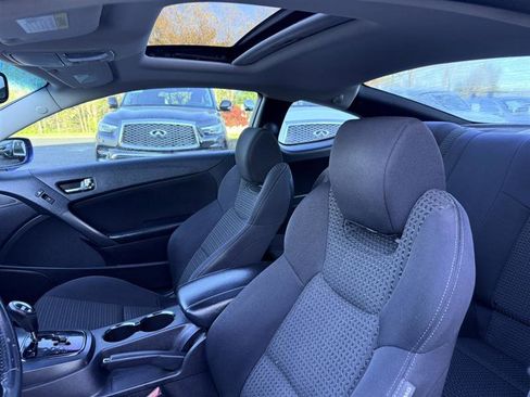 Used 2012 Hyundai Genesis 2.0T RWD image 18