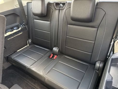 Used 2021 Volkswagen Tiguan SE w/ Panoramic Sunroof Package FWD image 21