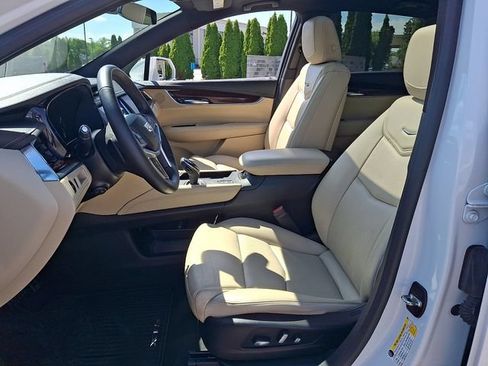 Certified 2018 Cadillac XT5 Luxury w/ Driver Awareness Package AWD/4WD image 14