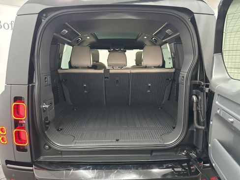 Used 2022 Land Rover Defender 110 SE image 24