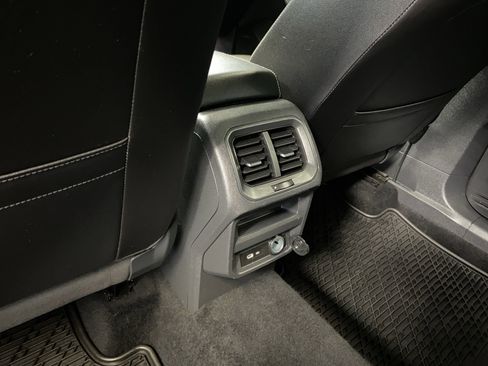 Used 2022 Volkswagen Tiguan SEL R-Line image 28