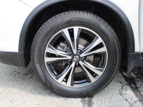 Used 2019 Nissan Rogue SV w/ Sun & Sound Touring Package AWD/4WD image 38