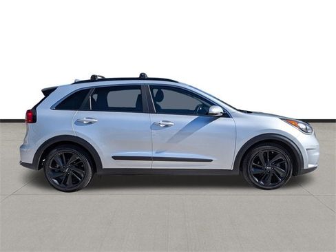 Used 2019 Kia Niro S Touring image 4