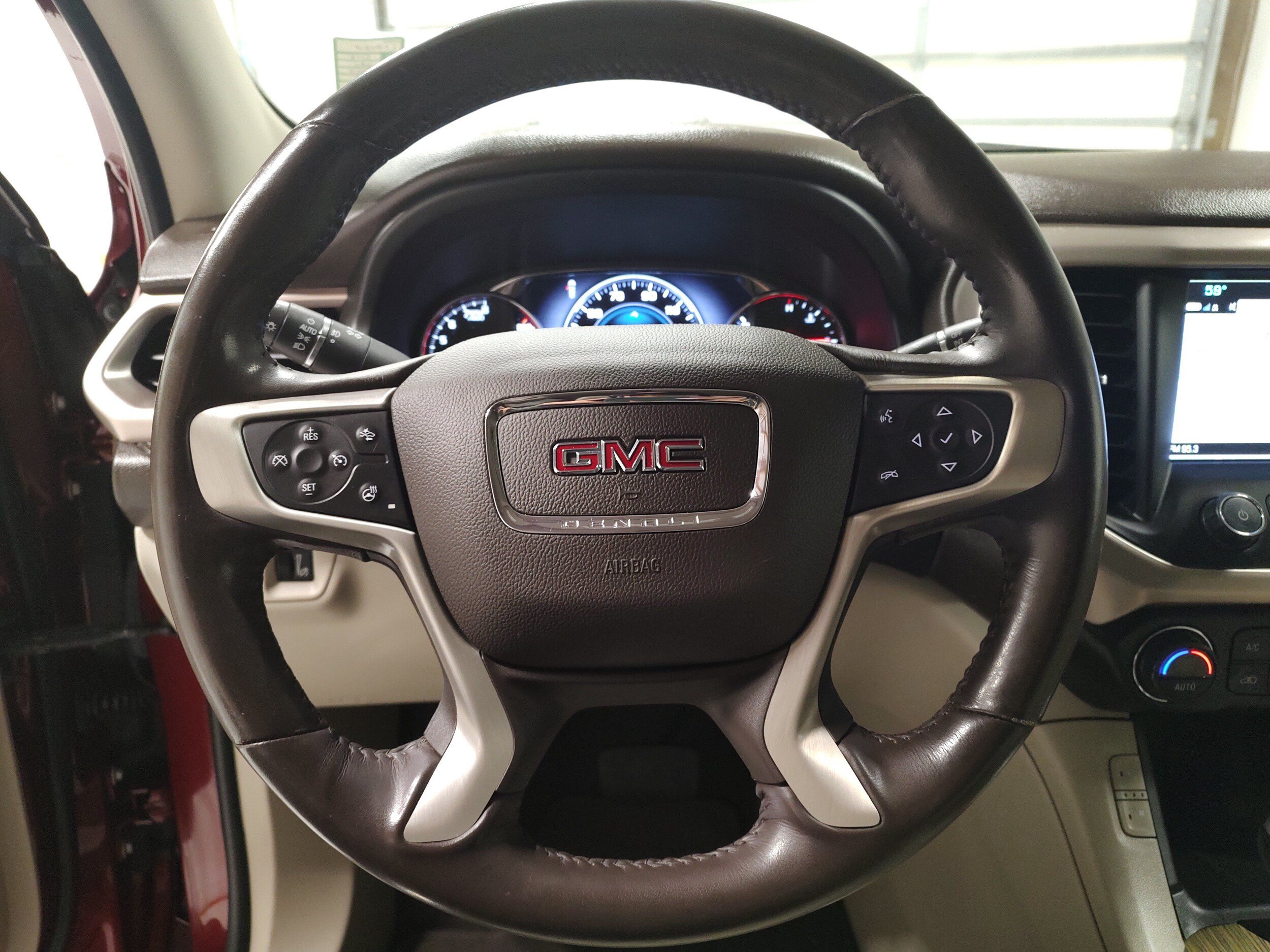 Used 2018 GMC Acadia Denali AWD/4WD image 5