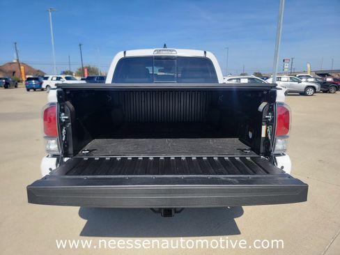 Used 2022 Toyota Tacoma TRD Off-Road w/ Technology Package image 27
