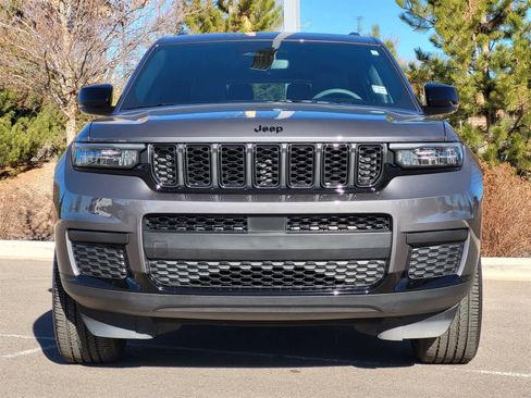 Used 2023 Jeep Grand Cherokee L Laredo image 2
