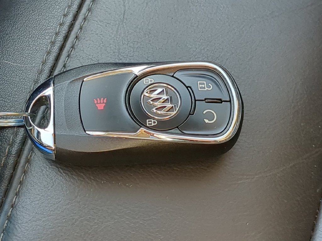 Used 2019 Buick Encore Essence FWD image 36