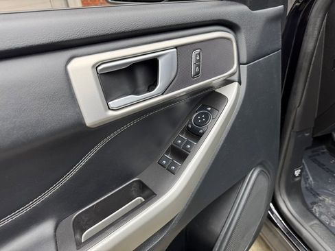 Certified 2023 Ford Explorer XLT image 12