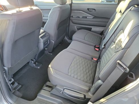 New 2025 Nissan Pathfinder S image 12