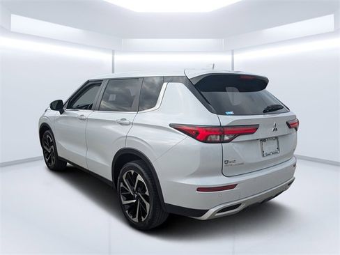 Used 2023 Mitsubishi Outlander SE image 5