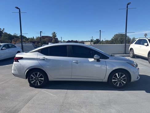 Used 2021 Nissan Versa SV image 4