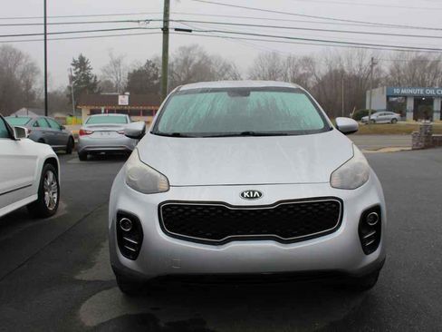 Used 2017 Kia Sportage LX image 2