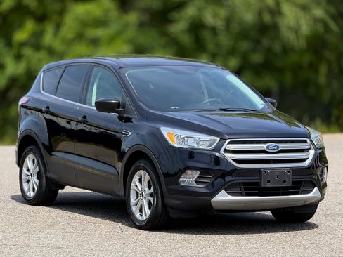 Used 2017 Ford Escape SE AWD/4WD image 1