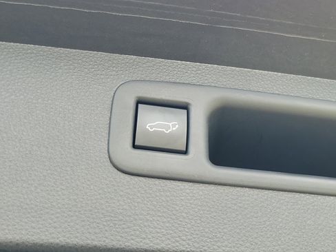 Used 2022 Toyota Highlander XLE image 10