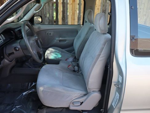 Used 2002 Toyota Tacoma 2WD Xtracab w/ SR5 Pkg w/ Chrome Pkg image 17