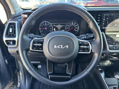 Used 2023 Kia Sorento S image 21