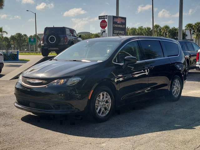 Used 2023 Chrysler Voyager LX FWD image 7