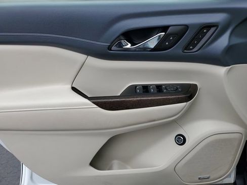 Used 2022 GMC Acadia Denali w/ Denali Ultimate Package image 30