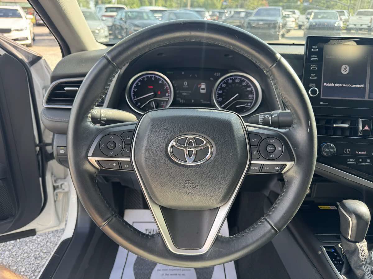 Used 2022 Toyota Camry XLE FWD image 18
