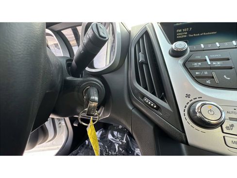 Certified 2017 Chevrolet Equinox LT w/ Convenience Package image 21