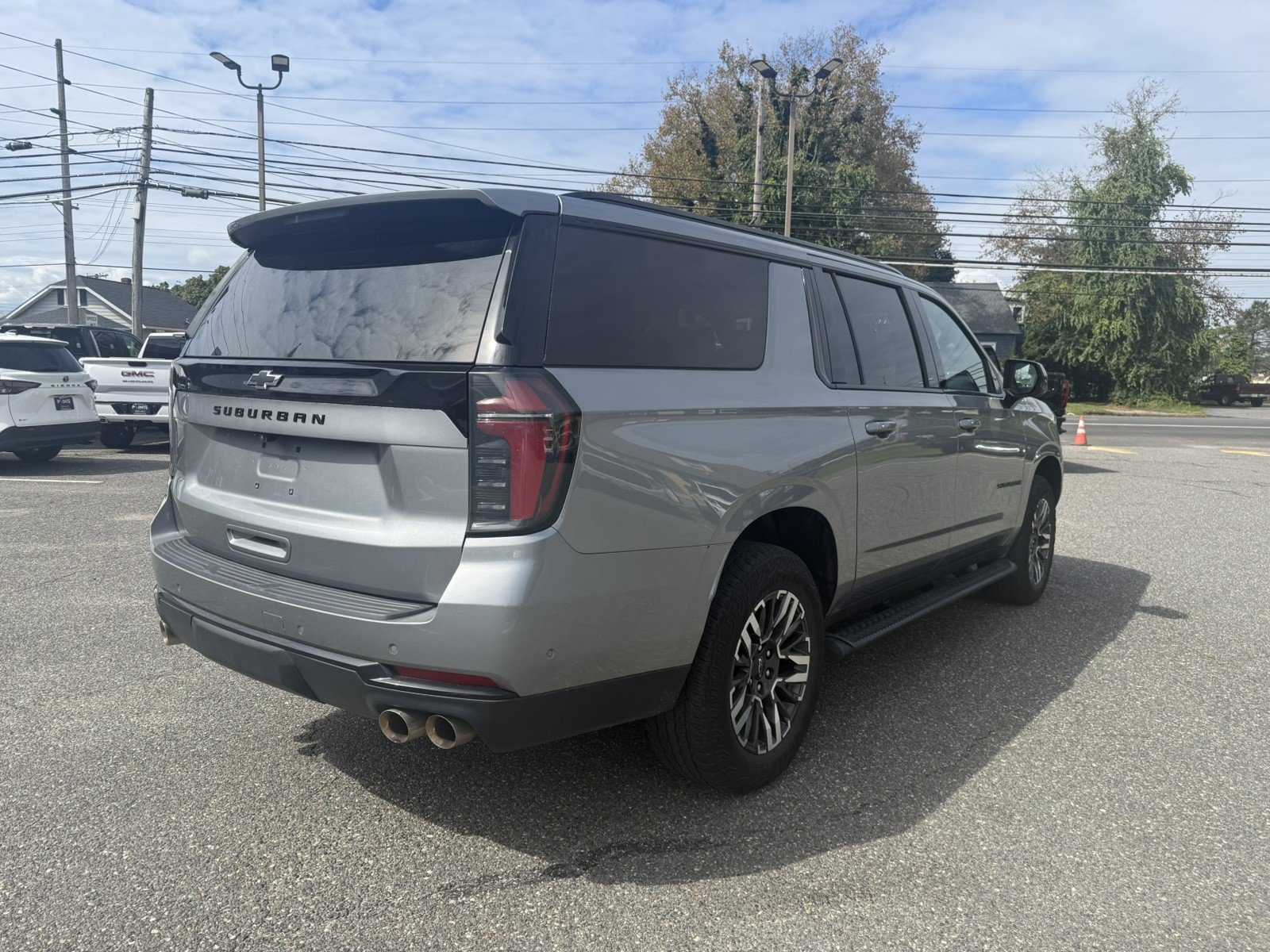 Used 2025 Chevrolet Suburban Z71 AWD/4WD image 3