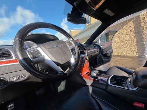 Used 2012 Chrysler 300 Limited image 7