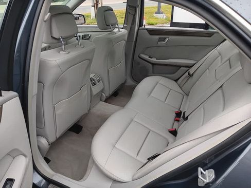 Used 2010 Mercedes-Benz E 350 4MATIC Sedan image 14