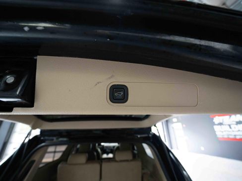 Used 2013 GMC Yukon XL Denali AWD/4WD image 29