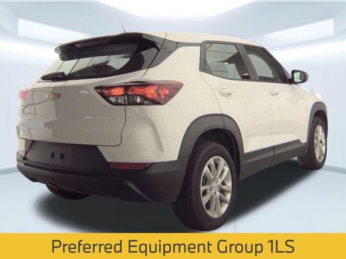 Used 2024 Chevrolet TrailBlazer LS FWD image 2