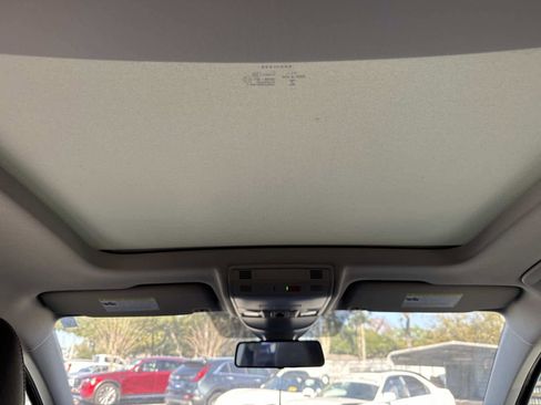 Used 2022 Volkswagen Taos SE w/ Panoramic Sunroof Package image 18