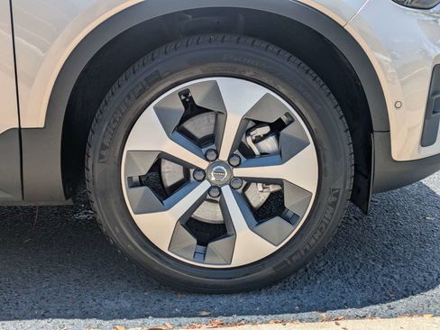 Used 2023 Volvo XC40 B5 Plus w/ Protection Package Premier AWD/4WD image 11