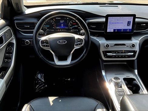 Certified 2022 Ford Explorer XLT w/ Equipment Group 202A image 5