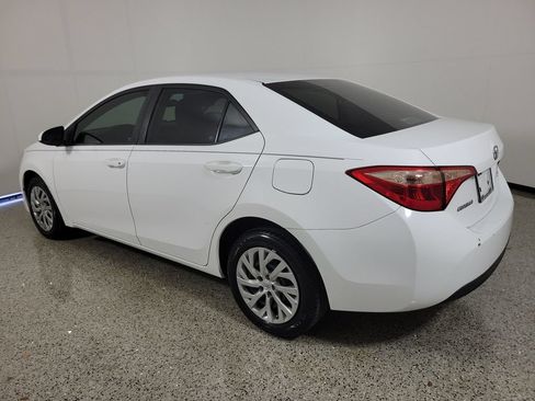 Used 2017 Toyota Corolla LE FWD image 3