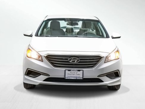 Used 2017 Hyundai Sonata SE image 3