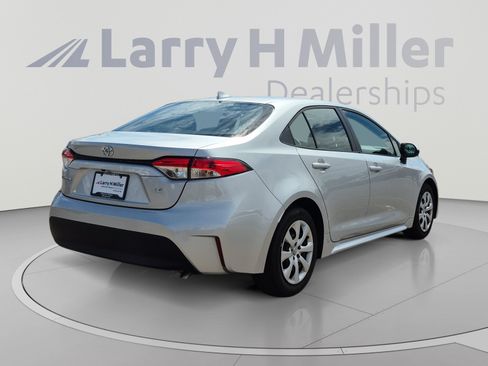 Used 2025 Toyota Corolla LE FWD image 5