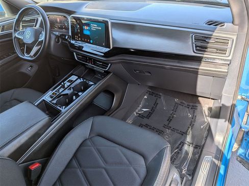 Used 2024 Volkswagen Atlas Cross Sport SE image 30