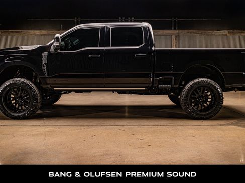 Used 2025 Ford F250 Platinum w/ FX4 Off-Road Package image 6