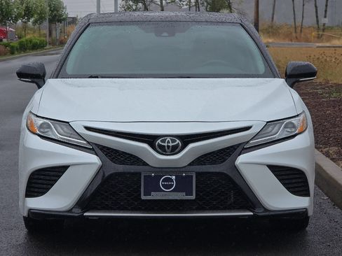 Used 2020 Toyota Camry XSE FWD image 8