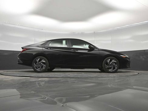New 2026 Hyundai Elantra Limited FWD image 41